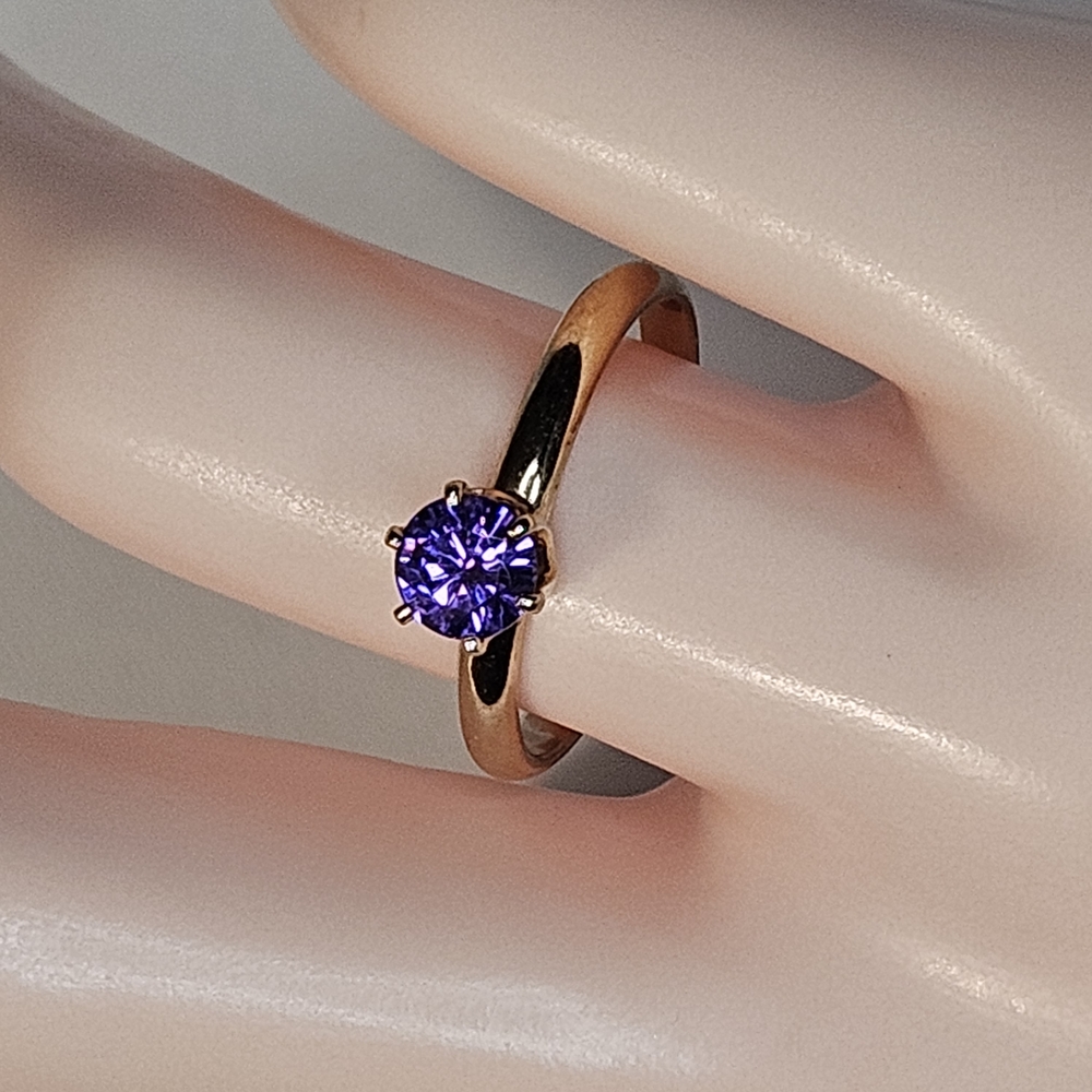 Purple Saphire Gemstone in gold setting Ring Size 8